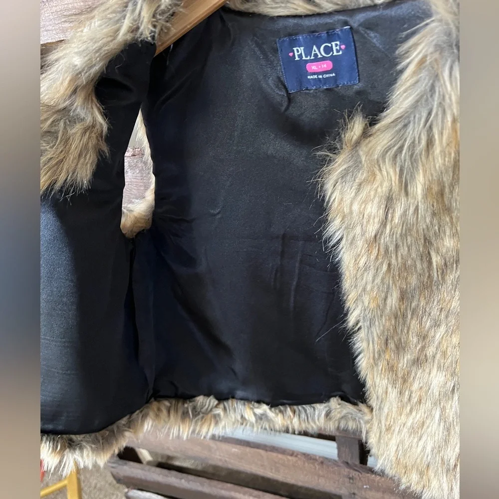 CHILDRENS PLACE Girls Faux Fur Vest XL